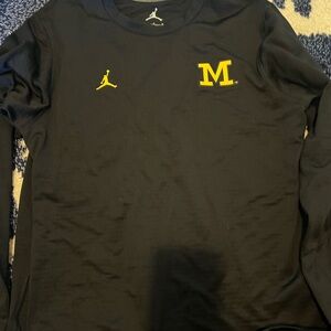 Jordan Men's Long Sleeve insulated shirt Michigan